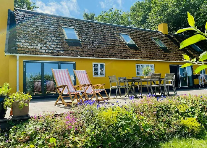 Semesterbostad Historic With Sea Views Over Sejero Bay *